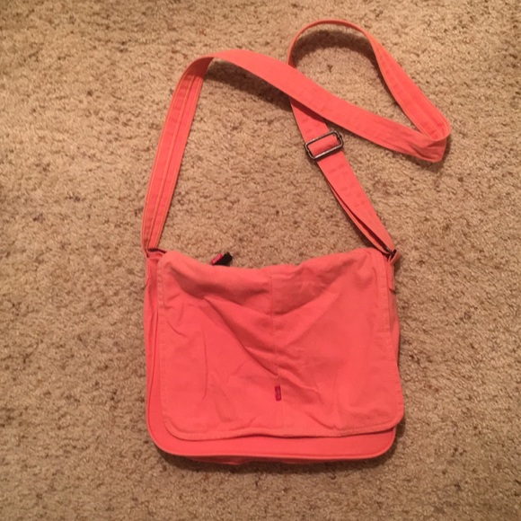 Levi's Handbags - Levi’s messenger bag